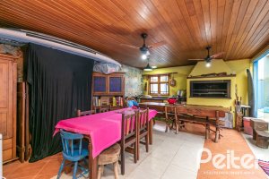 Casa à venda com 160m², 3 dormitórios, 1 suíte, 4 vagas, no bairro Ipanema / Imperial Parque em Porto Alegre