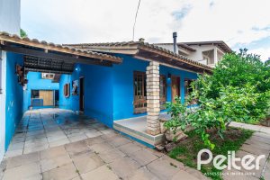 Casa à venda com 160m², 3 dormitórios, 1 suíte, 4 vagas, no bairro Ipanema / Imperial Parque em Porto Alegre