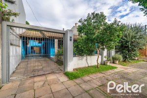 Casa à venda com 160m², 3 dormitórios, 1 suíte, 4 vagas, no bairro Ipanema / Imperial Parque em Porto Alegre
