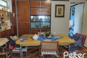 Casa à venda com 190m², 3 dormitórios, 2 vagas, no bairro Menino Deus em Porto Alegre