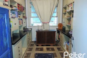 Casa à venda com 190m², 3 dormitórios, 2 vagas, no bairro Menino Deus em Porto Alegre