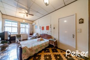 Casa à venda com 190m², 3 dormitórios, 2 vagas, no bairro Menino Deus em Porto Alegre