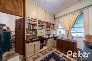 Casa à venda com 190m², 3 dormitórios, 2 vagas, no bairro Menino Deus em Porto Alegre