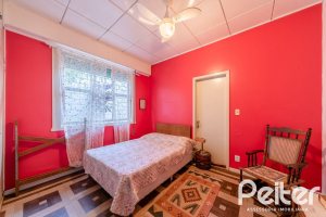 Casa à venda com 190m², 3 dormitórios, 2 vagas, no bairro Menino Deus em Porto Alegre