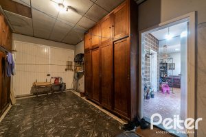 Casa à venda com 190m², 3 dormitórios, 2 vagas, no bairro Menino Deus em Porto Alegre