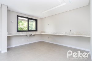 Casa em Condomínio à venda com 380m², 4 dormitórios, 4 suítes, 3 vagas, no bairro Alphaville em PORTO ALEGRE