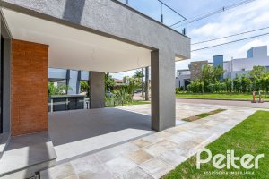 Casa em Condomínio à venda com 380m², 4 dormitórios, 4 suítes, 3 vagas, no bairro Alphaville em PORTO ALEGRE