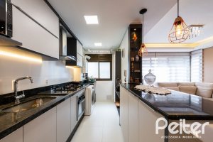 Apartamento à venda com 94m², 3 dormitórios, 1 suíte, 2 vagas, no bairro Ipanema em Porto Alegre