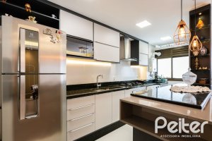 Apartamento à venda com 94m², 3 dormitórios, 1 suíte, 2 vagas, no bairro Ipanema em Porto Alegre