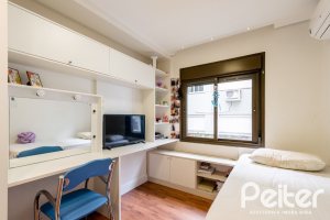 Apartamento à venda com 94m², 3 dormitórios, 1 suíte, 2 vagas, no bairro Ipanema em Porto Alegre