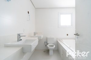 Apartamento Garden à venda com 181m², 3 dormitórios, 3 suítes, 4 vagas, no bairro Vila Assunção em Porto Alegre