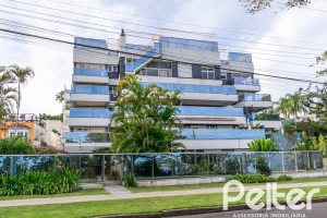 Cobertura à venda com 318m², 3 dormitórios, 3 suítes, 4 vagas, no bairro Vila Assunção em Porto Alegre