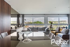 Cobertura à venda com 318m², 3 dormitórios, 3 suítes, 4 vagas, no bairro Vila Assunção em Porto Alegre