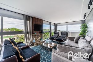 Cobertura à venda com 318m², 3 dormitórios, 3 suítes, 4 vagas, no bairro Vila Assunção em Porto Alegre