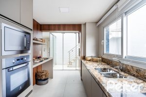 Cobertura à venda com 318m², 3 dormitórios, 3 suítes, 4 vagas, no bairro Vila Assunção em Porto Alegre