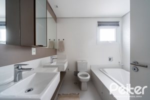 Cobertura à venda com 318m², 3 dormitórios, 3 suítes, 4 vagas, no bairro Vila Assunção em Porto Alegre