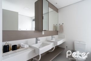 Cobertura à venda com 318m², 3 dormitórios, 3 suítes, 4 vagas, no bairro Vila Assunção em Porto Alegre