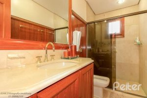 Casa em Condomínio à venda com 609m², 6 dormitórios, 2 suítes, 3 vagas, no bairro Cavalhada em PORTO ALEGRE