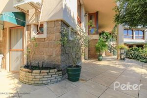 Casa em Condomínio à venda com 609m², 6 dormitórios, 2 suítes, 3 vagas, no bairro Cavalhada em PORTO ALEGRE