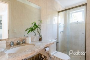 Casa à venda com 286m², 3 dormitórios, 2 suítes, 3 vagas, no bairro Vila Conceição em Porto Alegre