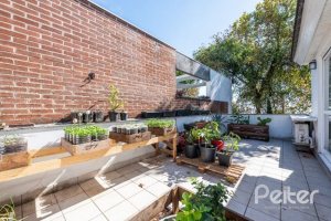 Casa à venda com 286m², 3 dormitórios, 2 suítes, 3 vagas, no bairro Vila Conceição em Porto Alegre