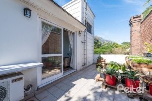 Casa à venda com 286m², 3 dormitórios, 2 suítes, 3 vagas, no bairro Vila Conceição em Porto Alegre