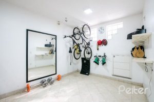 Casa à venda com 286m², 3 dormitórios, 2 suítes, 3 vagas, no bairro Vila Conceição em Porto Alegre