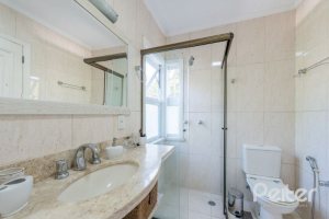 Casa à venda com 286m², 3 dormitórios, 2 suítes, 3 vagas, no bairro Vila Conceição em Porto Alegre