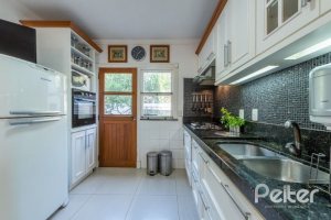 Casa à venda com 286m², 3 dormitórios, 2 suítes, 3 vagas, no bairro Vila Conceição em Porto Alegre