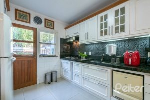 Casa à venda com 286m², 3 dormitórios, 2 suítes, 3 vagas, no bairro Vila Conceição em Porto Alegre