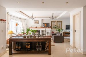 Casa à venda com 286m², 3 dormitórios, 2 suítes, 3 vagas, no bairro Vila Conceição em Porto Alegre