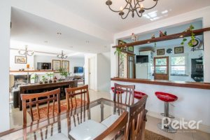 Casa à venda com 286m², 3 dormitórios, 2 suítes, 3 vagas, no bairro Vila Conceição em Porto Alegre