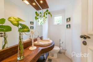 Casa à venda com 286m², 3 dormitórios, 2 suítes, 3 vagas, no bairro Vila Conceição em Porto Alegre