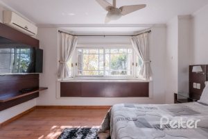 Casa à venda com 286m², 3 dormitórios, 2 suítes, 3 vagas, no bairro Vila Conceição em Porto Alegre