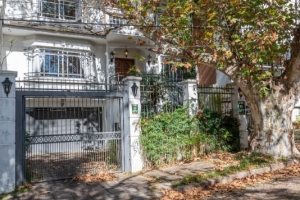 Casa à venda com 286m², 3 dormitórios, 2 suítes, 3 vagas, no bairro Vila Conceição em Porto Alegre