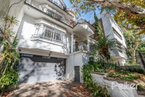 Casa à venda com 286m², 3 dormitórios, 2 suítes, 3 vagas, no bairro Vila Conceição em Porto Alegre