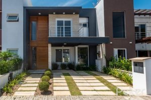 Casa em Condomínio à venda com 140m², 3 dormitórios, 1 suíte, 2 vagas, no bairro Hipica em PORTO ALEGRE