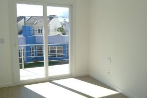 Casa em Condomínio à venda com 140m², 3 dormitórios, 1 suíte, 2 vagas, no bairro Hipica em PORTO ALEGRE