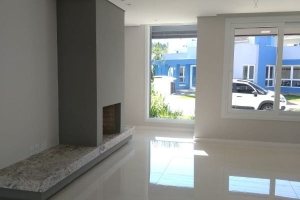 Casa em Condomínio à venda com 140m², 3 dormitórios, 1 suíte, 2 vagas, no bairro Hipica em PORTO ALEGRE