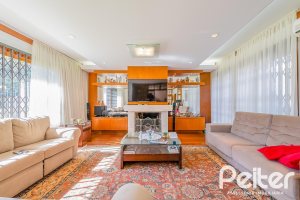 Casa à venda com 221m², 4 dormitórios, 1 suíte, 2 vagas, no bairro Vila Assunção em Porto Alegre