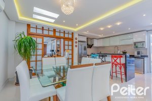 Casa à venda com 221m², 4 dormitórios, 1 suíte, 2 vagas, no bairro Vila Assunção em Porto Alegre