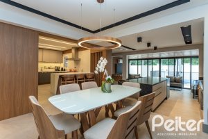 Casa em Condomínio à venda com 242m², 3 dormitórios, 3 suítes, 4 vagas, no bairro Mountain Ville em PORTO ALEGRE