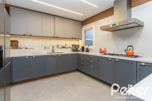 Casa em Condomínio à venda com 242m², 3 dormitórios, 3 suítes, 4 vagas, no bairro Mountain Ville em PORTO ALEGRE