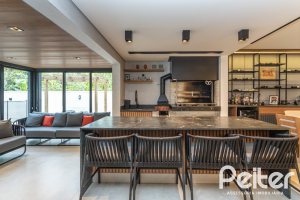 Casa em Condomínio à venda com 242m², 3 dormitórios, 3 suítes, 4 vagas, no bairro Mountain Ville em PORTO ALEGRE