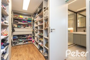 Casa em Condomínio à venda com 242m², 3 dormitórios, 3 suítes, 4 vagas, no bairro Mountain Ville em PORTO ALEGRE