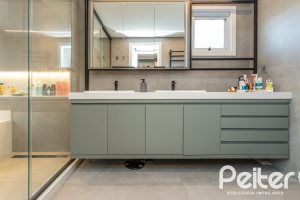 Casa em Condomínio à venda com 242m², 3 dormitórios, 3 suítes, 4 vagas, no bairro Mountain Ville em PORTO ALEGRE