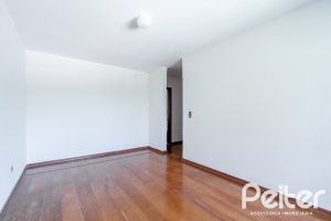 Casa à venda com 210m², 3 dormitórios, 1 suíte, 3 vagas, no bairro Camaquã em Porto Alegre