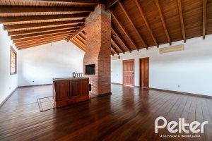 Casa à venda com 210m², 3 dormitórios, 1 suíte, 3 vagas, no bairro Camaquã em Porto Alegre