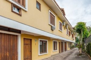 Casa em Condomínio à venda com 168m², 3 dormitórios, 1 suíte, 4 vagas, no bairro Ipanema em Porto Alegre