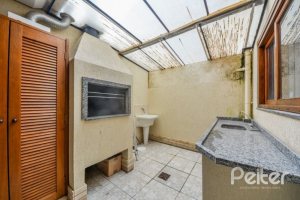 Casa em Condomínio à venda com 168m², 3 dormitórios, 1 suíte, 4 vagas, no bairro Ipanema em Porto Alegre